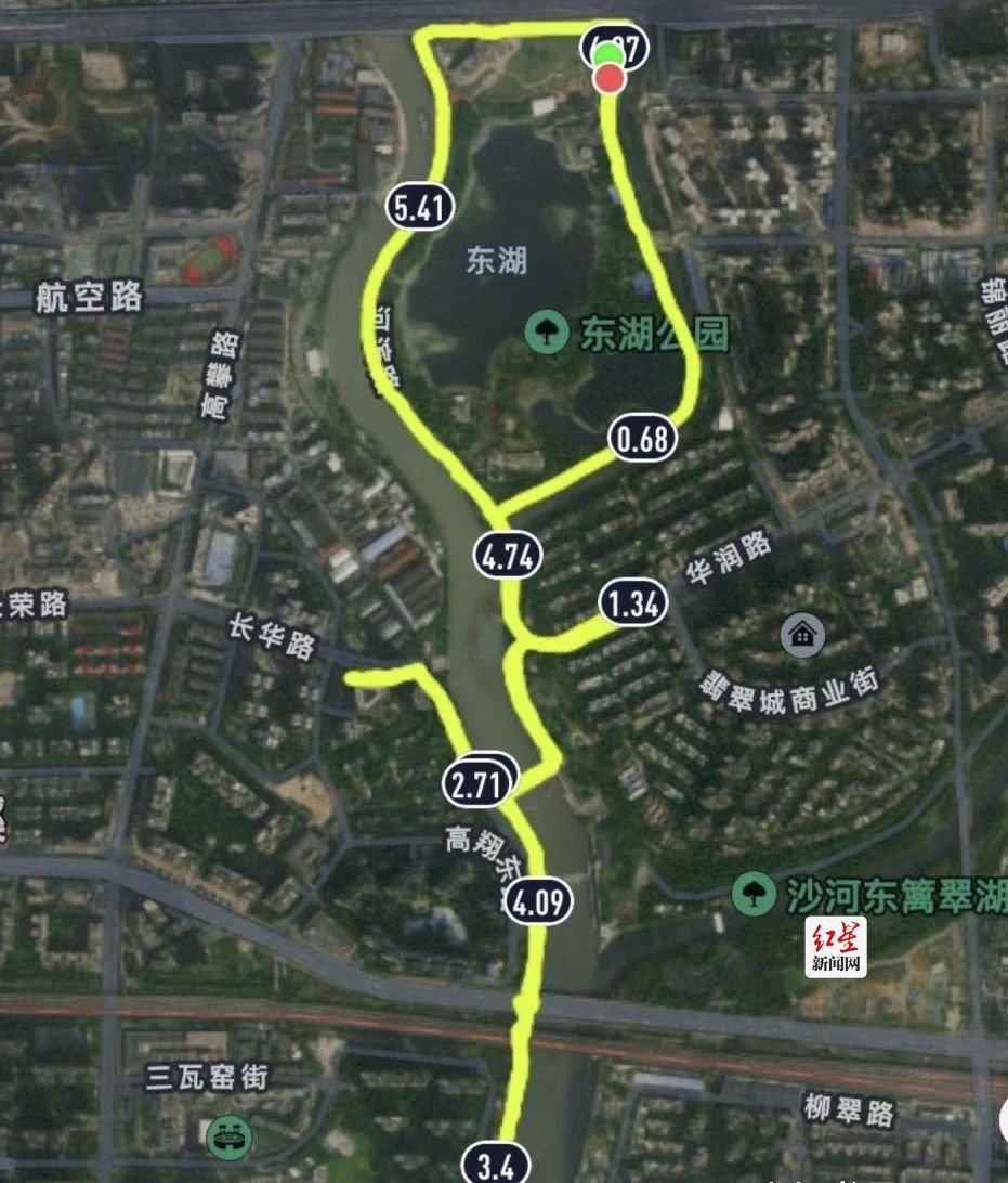 还是90年代年轻人聚集的旱冰场,再到今日的运动不夜城,浪漫夜跑体验