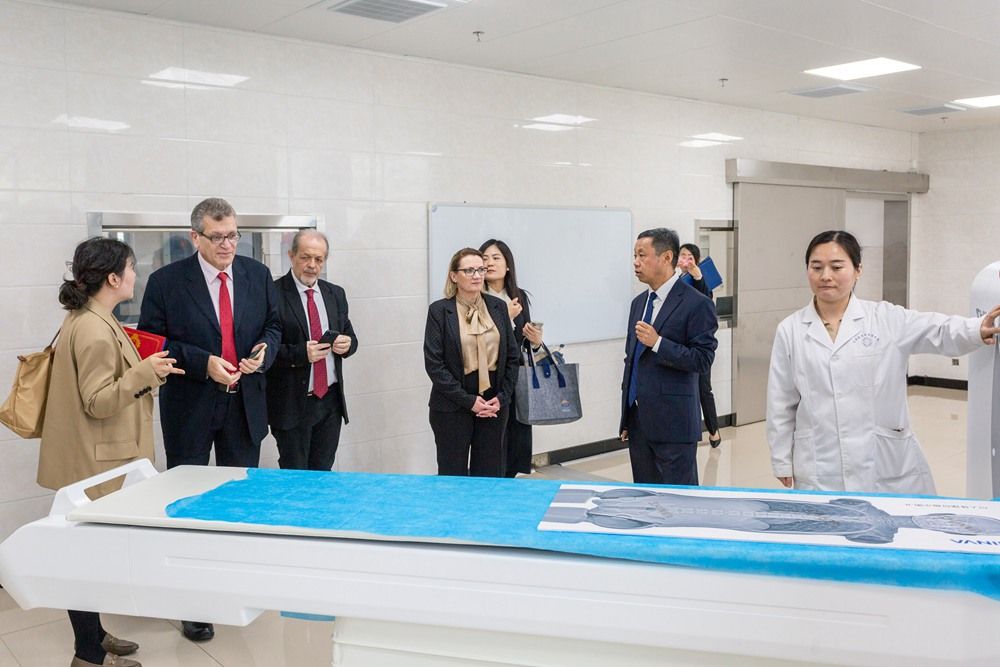 欧洲中医药中心西安医学高等专科学校研究所暨欧洲自然科学院焦富勇