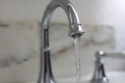 美媒:减少"永久性化学物质"危害,美国公布首个自来水
