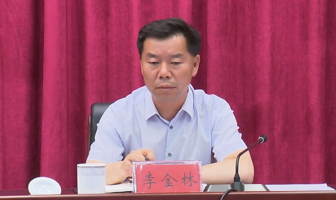 李金林曾任曲靖市沾益区区长,曲靖市政府秘书长,曲靖市委秘书长,市委