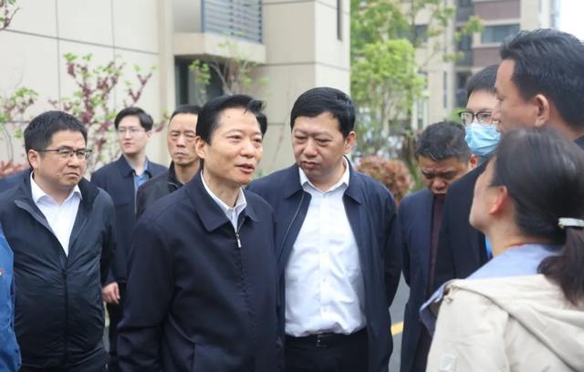 直面问题,加强整改!区领导以"四不两直"方式督查经适房管理问题