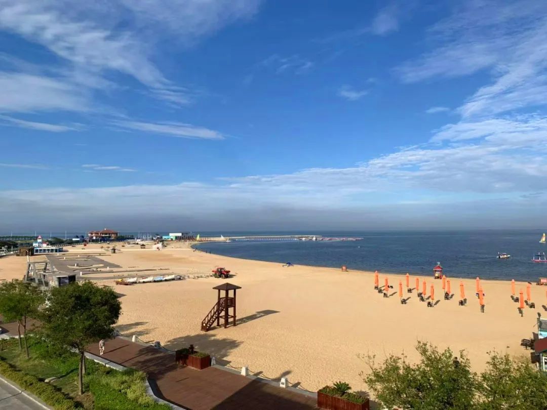 帆船,滑翔伞等游玩项目)上午9:00东疆亲海公园(观日出,喂海鸥,海边