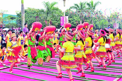 竹竿舞:五彩三月三 跳出幸福来