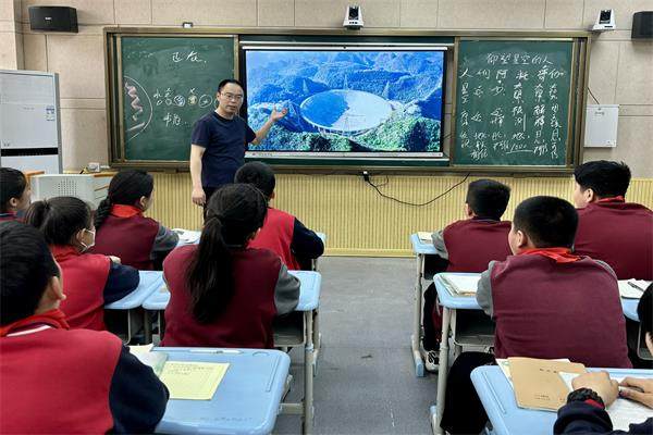 《少年梦 中国梦  航天梦》少先队活动课,以活动育人,让队员们在玩