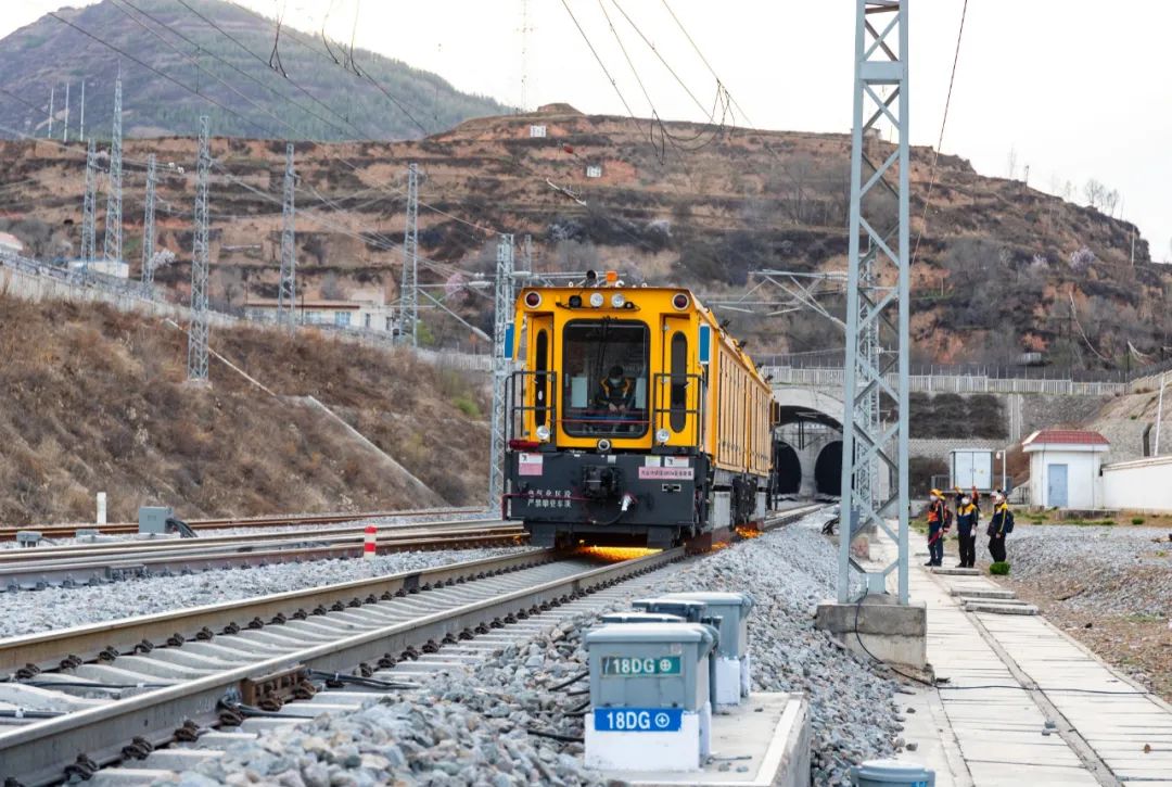 兰渝铁路甘肃段,首次开展集中修!|兰州市_新浪财经_新浪网