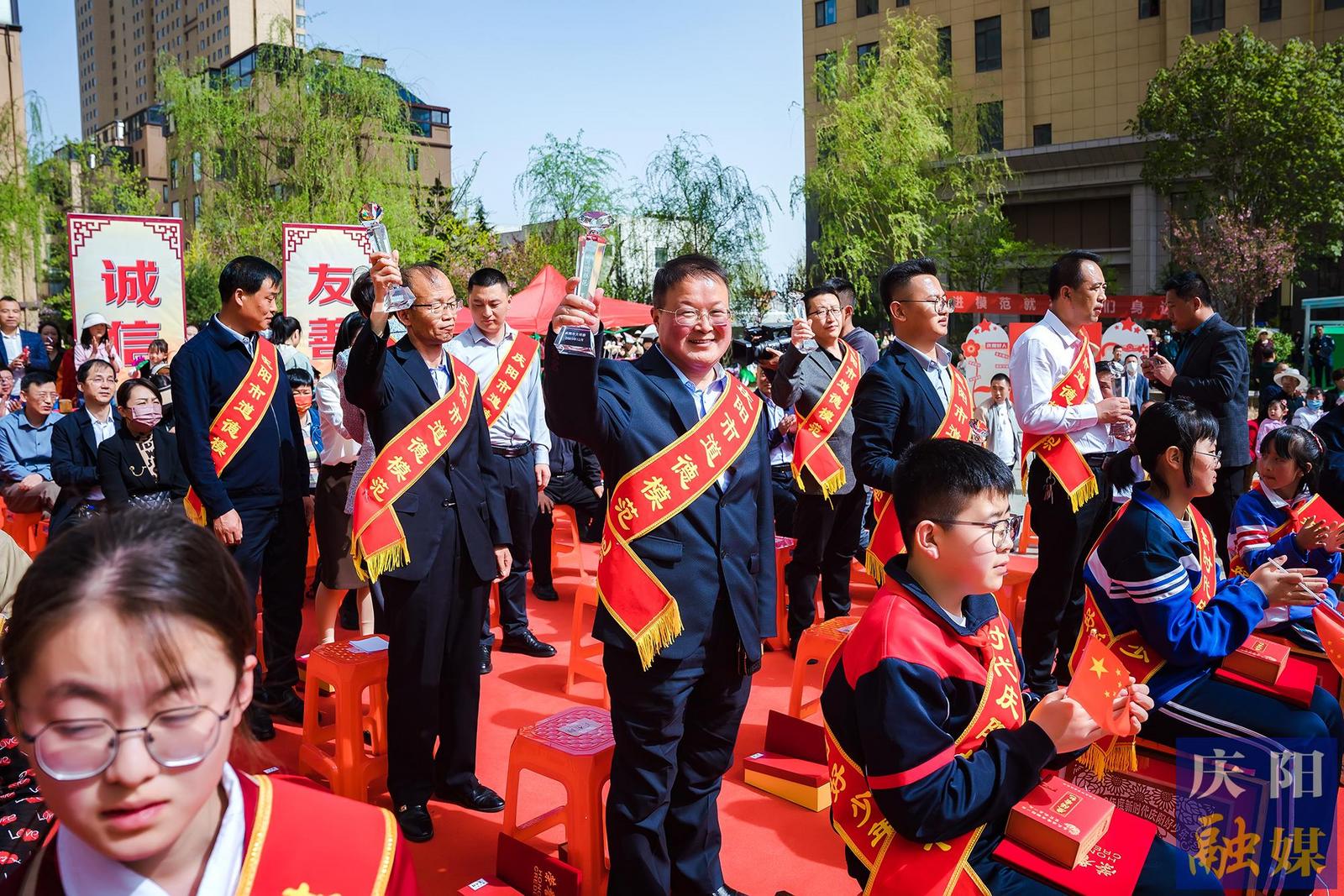 ",新时代庆阳好少年社区沉浸式文明实践活动在西峰区凤凰大境小区举行