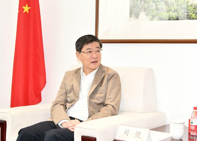 区委书记刘健会见农发行上海市分行党委书记,行长高家宝_新浪财经