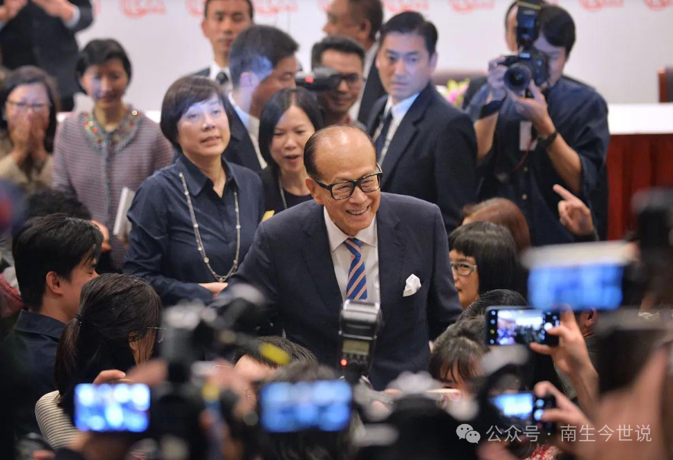 香港人"疯了",2.8万人排队抢,有人