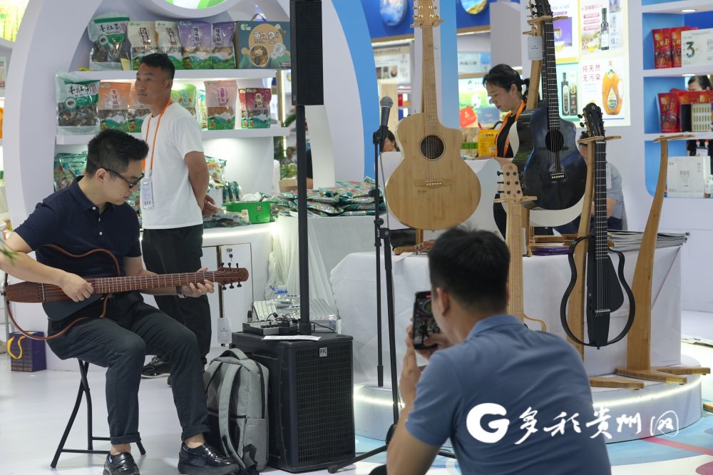 【消博会上的"贵州好物"】正安吉他拨动世界"心弦"_新浪财经_新浪网