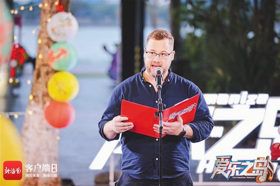 频道的一档节目《聊会》,和其他几名老外一起畅谈自己与中国的故事