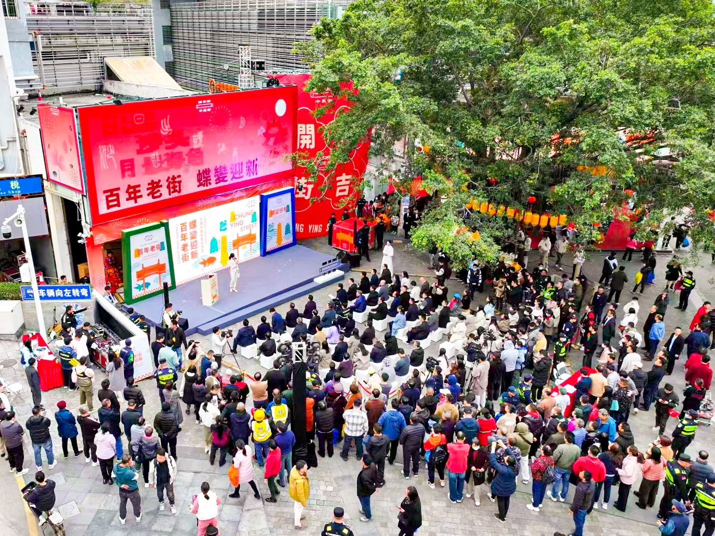 "中英街"这个名字,本身就是香港一段特殊历史的映照.