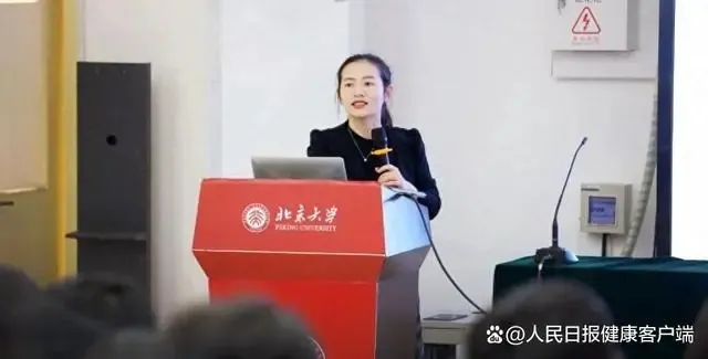 北京大学体育教研部助理教授张晓圆正在授课。图片来源：人民日报健康客户端
