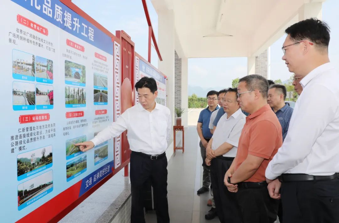 今日下午,市委书记陈少荣到翁源县督导干线公路绿化品质提升工作,强调