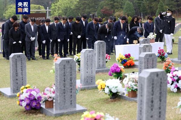 翻山越岭的誓言，抵不过一墙之隔的真心v2.3.4 官方安卓版