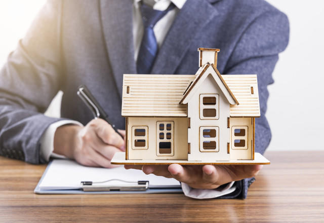 贵州安顺71户业主办房产证逾期起诉开发商检察机关协助办证开发商支付