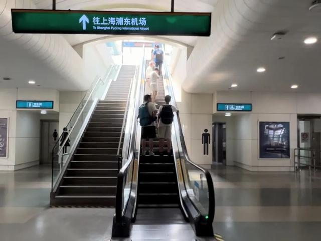 △往上海浦东机场方向
