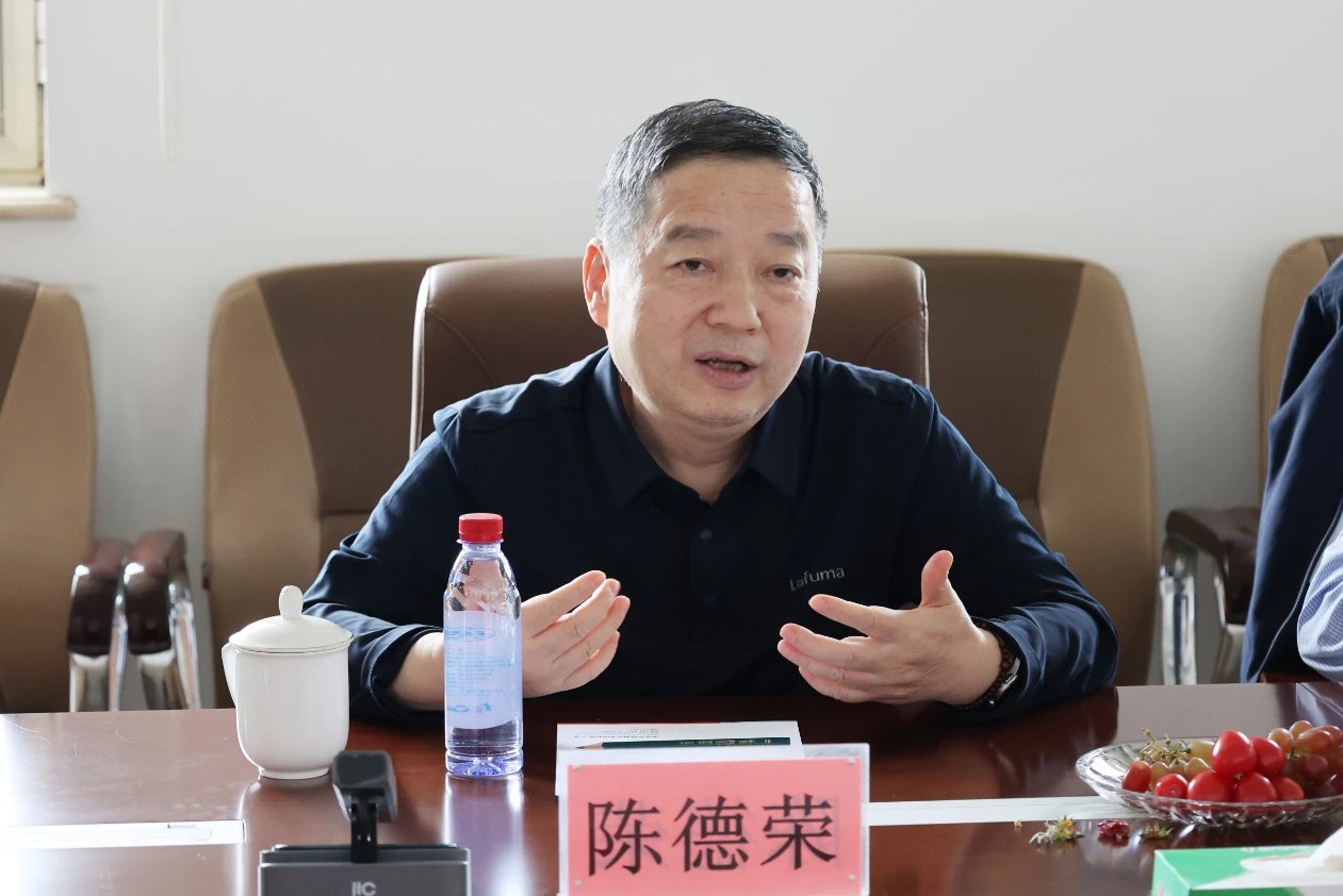 卸任"钢铁航母"董事长10个月,炼铁77级校友陈德荣任母校北科大教授