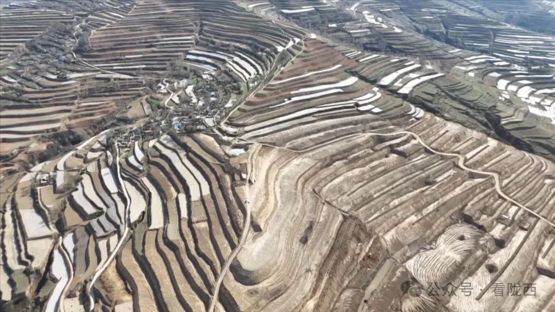 陇西1万亩高标准农田建设(高效节水灌溉)项目火热推进_新浪财经_新浪