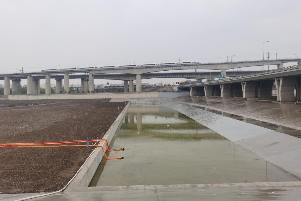 图为北京大宁调蓄水库水毁修复工程新建的消力池。新华社记者 刘诗平 摄
