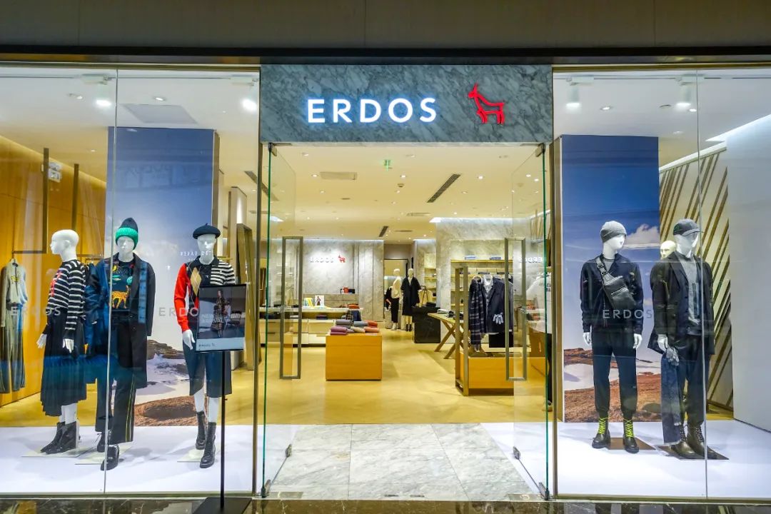 自2008年起，伴随鄂尔多斯向四季化时装化转变，ERDOS品牌就已经开始打造全季节时装系列。作者：叶心冉封图：东方IC