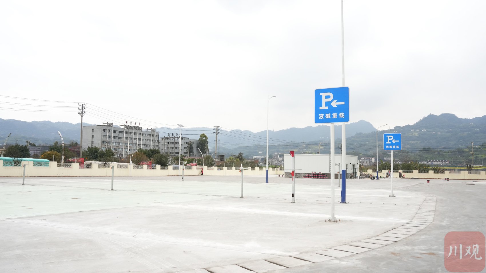 江安经开区危险化学品运输车辆停车场。