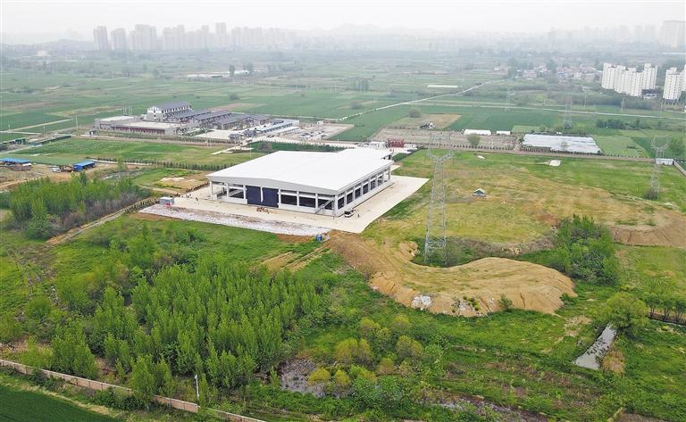 上图：位于安徽省淮南市的武王墩墓考古发掘现场（2024年4月15日摄，无人机照片）。新华社记者 黄博涵 摄