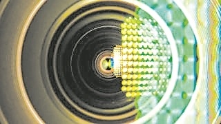 新设备使用新颖的光学技术从超快激光的单个脉冲内捕获图像。 图片来源：美国趣味科学网站