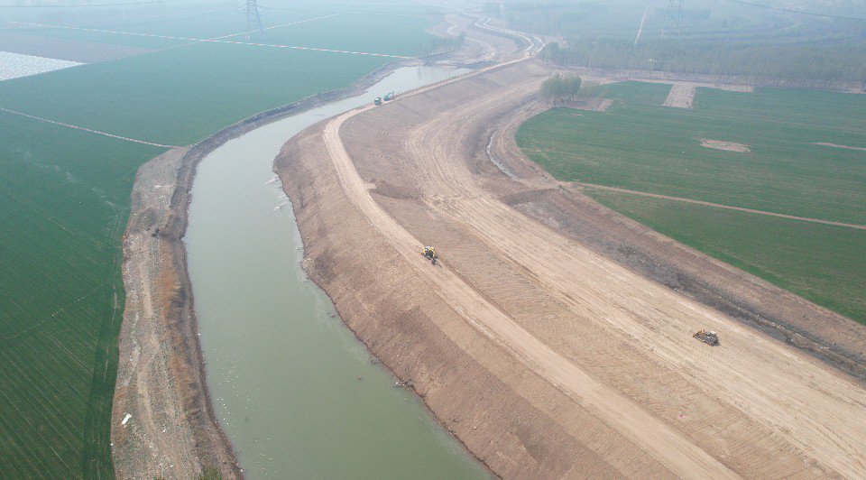 已经完成的霸州东淀北大堤水毁修复项目鸟瞰。新华社记者 刘诗平 摄