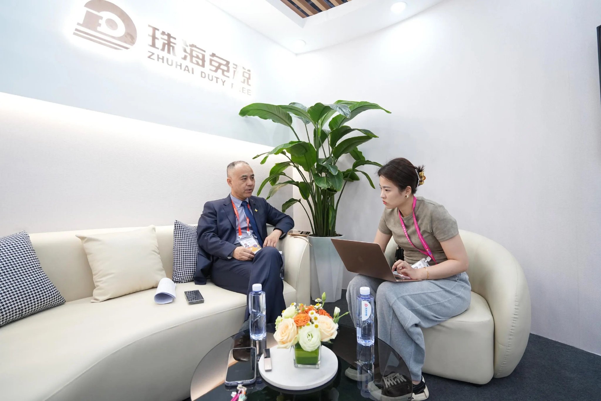 洞见消博 | 港珠澳大桥堵车,反向购物火热 珠海免税集团董事长陈辉谈