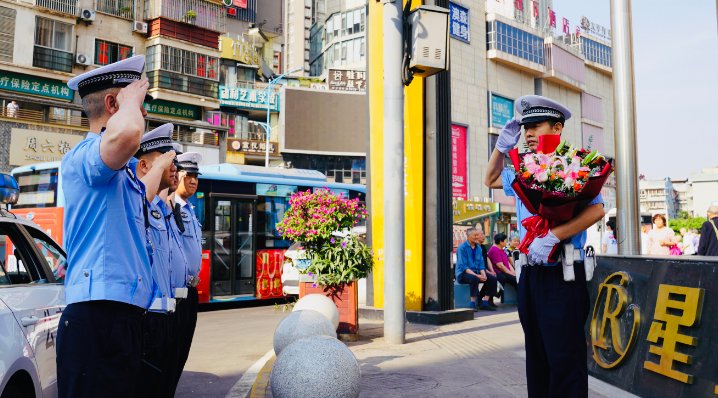 德耀巴蜀丨最后一班岗,对讲机里传来意外呼叫