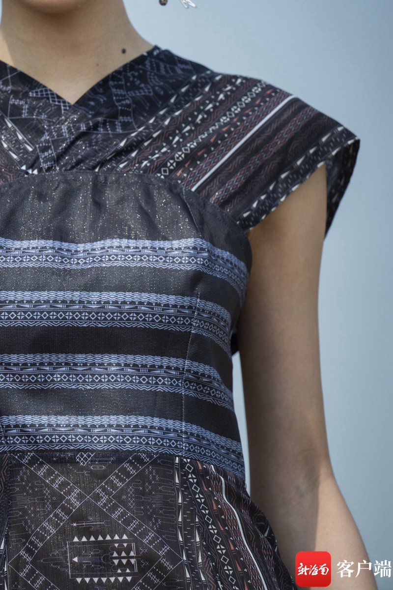 融入了黎族五大方言区的图腾图案,保留了传统黎族服饰特点