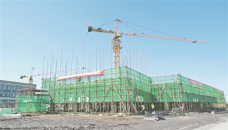 黑龙江永灵航空高分子材料生产建设项目施工现场。