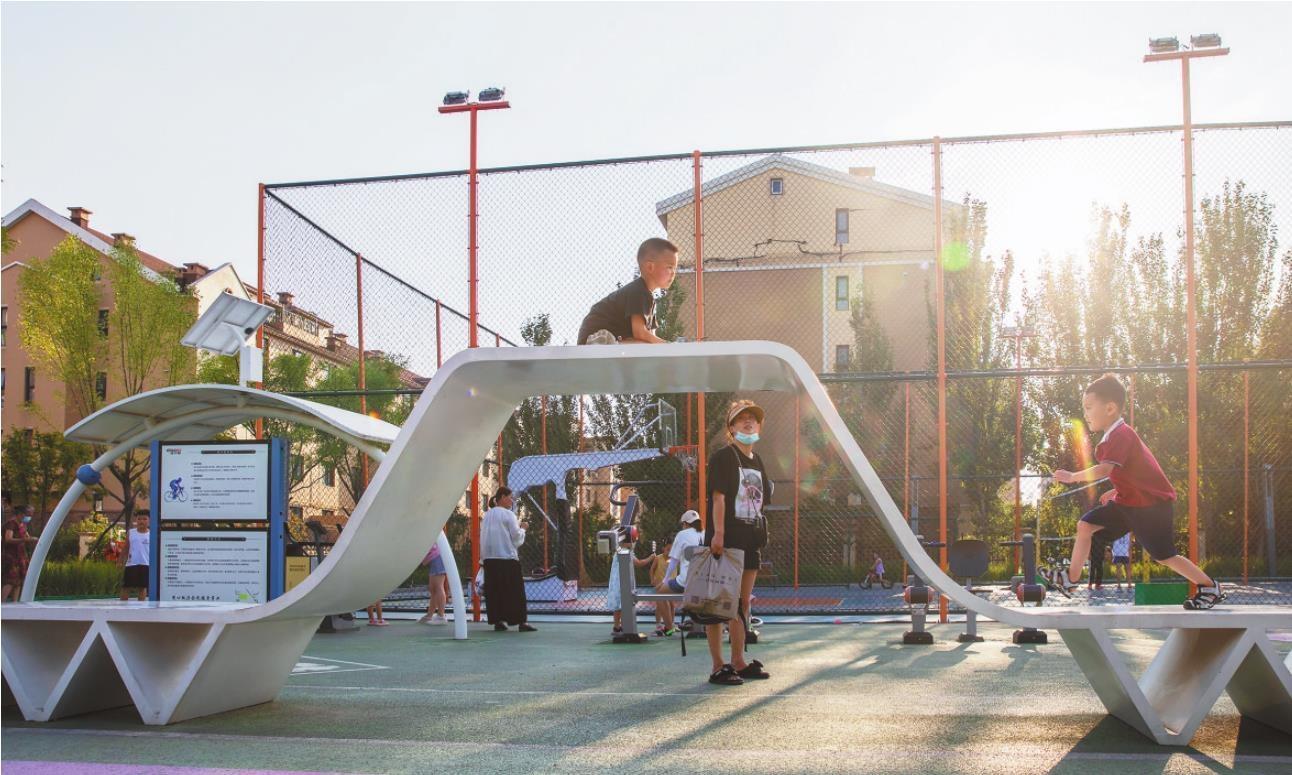营口市南湖公园西侧新建的口袋公园成为孩子们的乐园。 唐晓红 摄