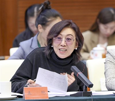 全国政协委员,国家一级导演,北京市第二中学艺体中心主任 孟艳妇女