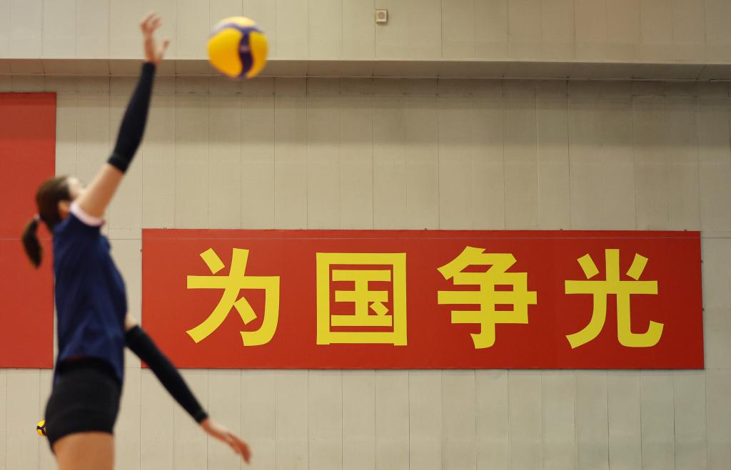 　　2月22日，中国女排球员在训练中。新华社记者 贾浩成 摄