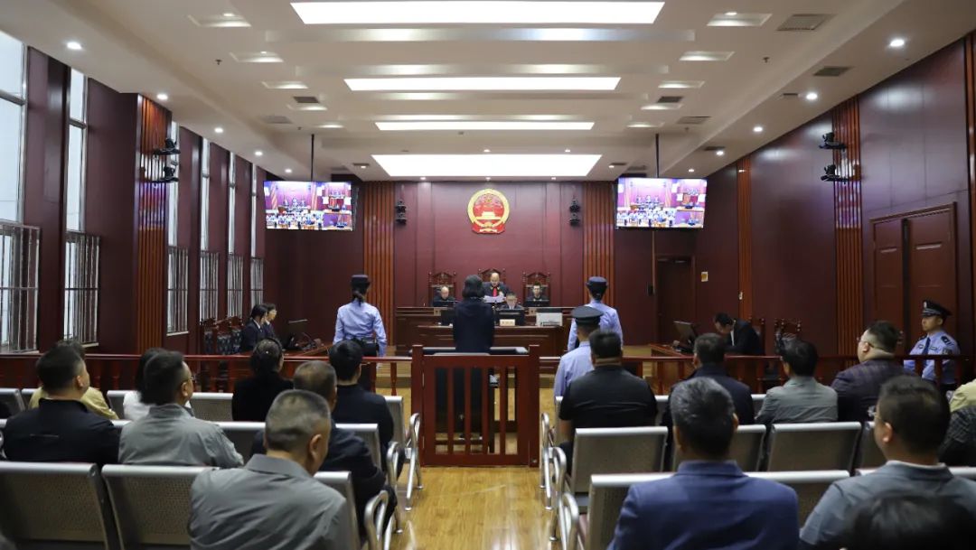 2010年至2023年,被告人吴丽华利用担任环县县长,正宁县委书记,庆阳市