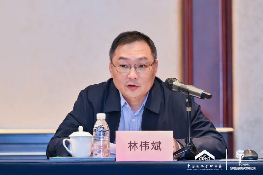 长刘寅坤,中国物业管理协会副秘书长,安徽省社区服务业协会会长程纯洁