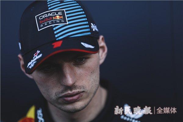 图说:维斯塔潘强调专注力虽然赛车优势明显,但在周四的适应时间,红牛