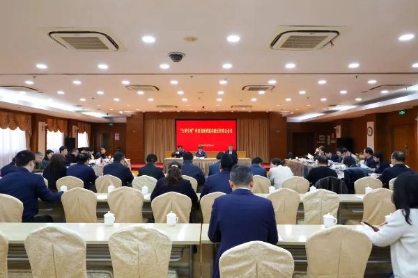 4月9日上午,管委会主任,区委副书记,区长陈华文主持召开"大零号湾"