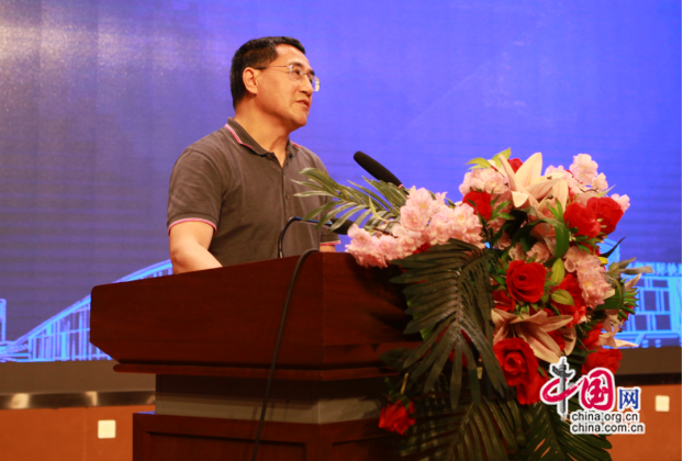 主题分享结束后,成都市第七中学(林荫校区)钟畅蓉老师和川化中学高二