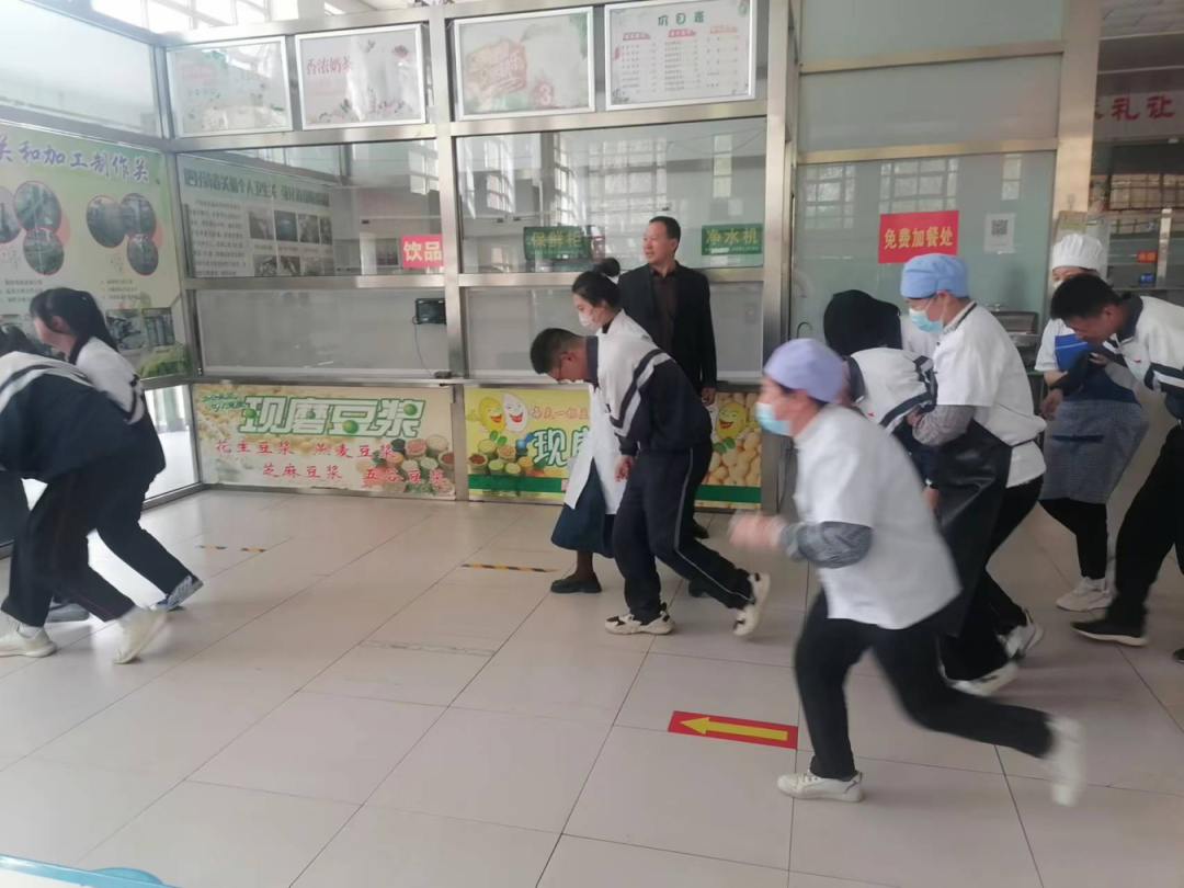 宁夏平罗中学进行食品安全突发事件应急演练