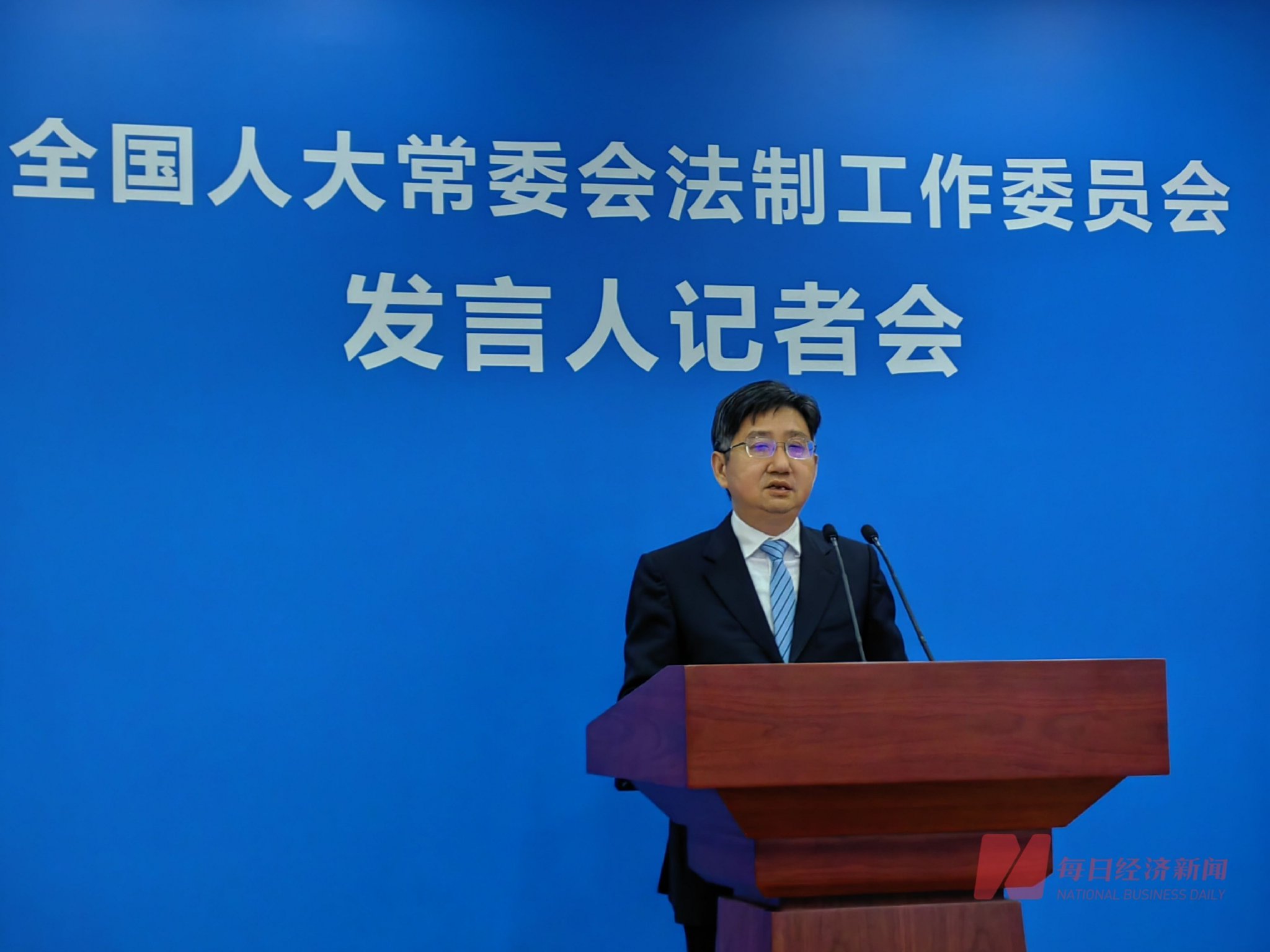 全国人大常委会法工委回应每经:增加规定不授予学位的