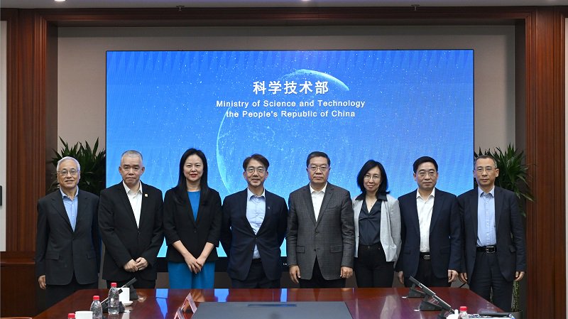 科技部副部长陈家昌会见澳门科技大学校长李行伟