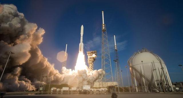 美国“毅力”号火星车搭乘“宇宙神5”型火箭发射升空。图源：新华社