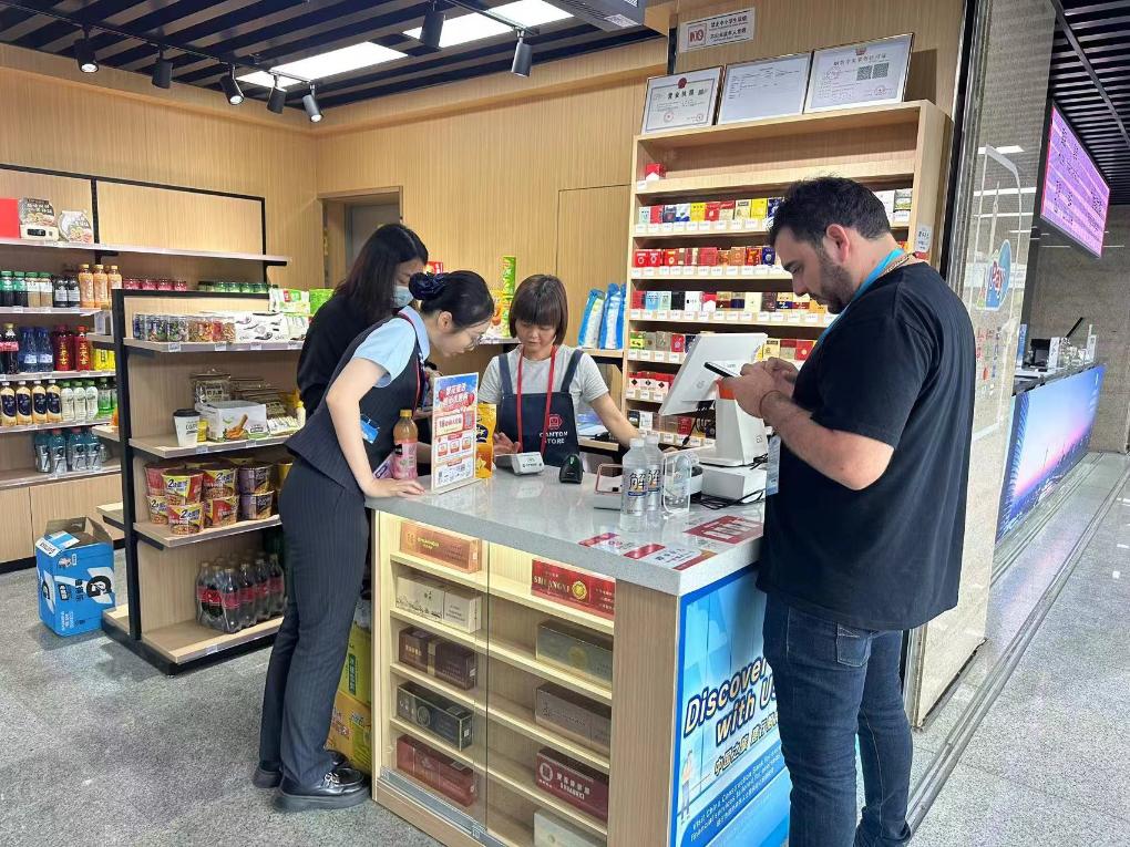 (陈佳佳 摄)广交会期间,场馆周边的琶醍,万胜围等商圈,广州塔,海珠