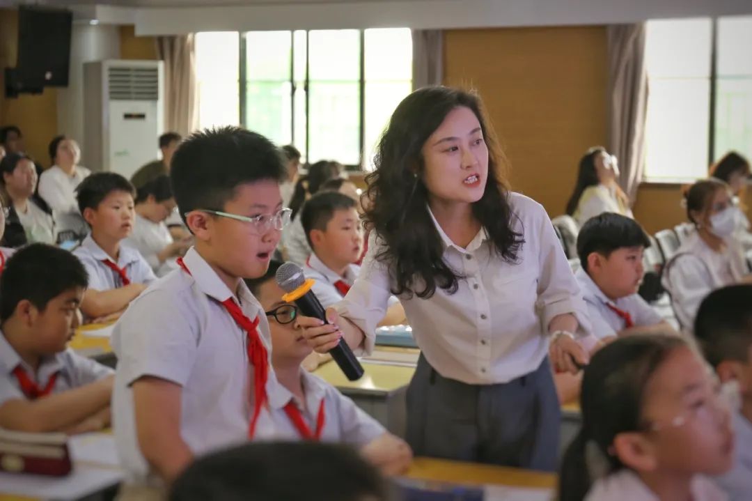 西安市新城区新知小学举办开放教研活动 推进整本书阅读实践