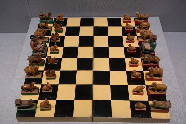 ▲清代蒙古象棋，现藏于内蒙古赤峰市赤峰博物馆。（图片来源：视觉中国）