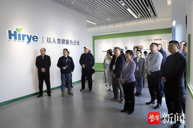 17日傍晚,采访团一行来到省华侨文化交流基地——西溪旅游文化景区.