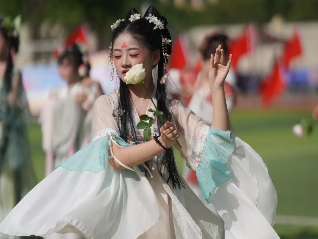 汉服社团《东方霓裳 国风少年》高一年级伞操《灯火的中国》七年级