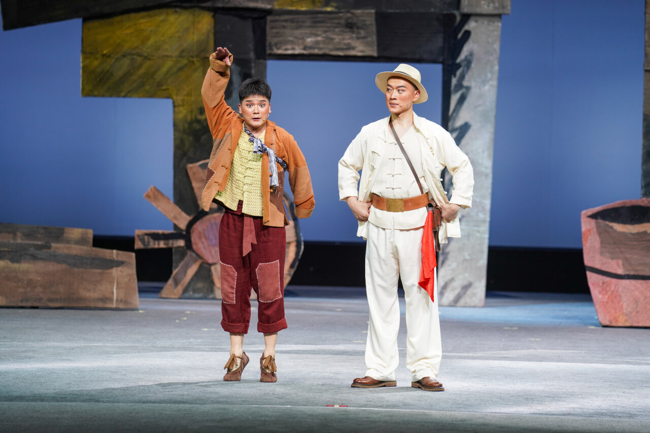 4月18日晚，京剧《小兵张嘎》在石家庄大剧院首演，图为演出现场。  河北日报通讯员 杜船摄